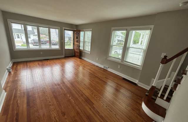 222 Emerald Avenue Gallery 3