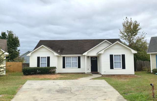 3BD/2B Renovated Home in Blue Pool Subdivision Gallery 1
