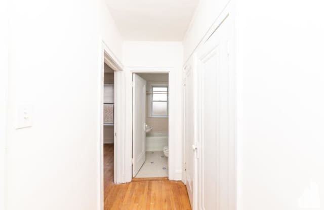 4414 N. Whipple Gallery 2