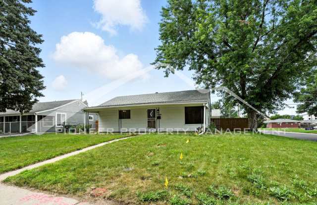 Beautiful Home with Washer/Dryer and Fenced in Yard photos photos