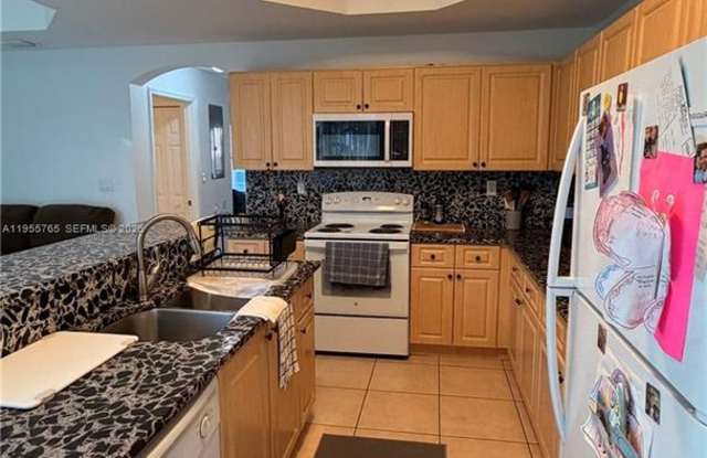 10686 SW 8th Street 205, Pembroke Pines, FL 33025 photos photos