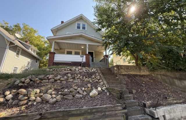 1181 Pondview Avenue photos photos