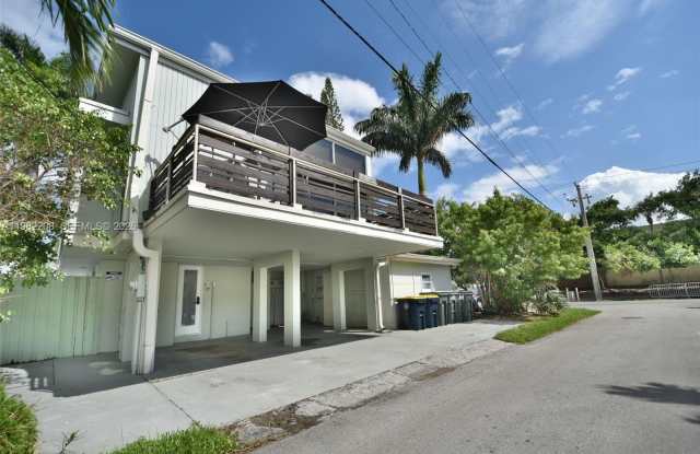 250 SE Park St photos photos