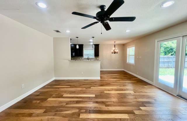 122 Alamo Gallery 3