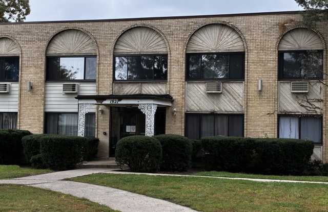 1919 N Lewis Avenue Gallery 1