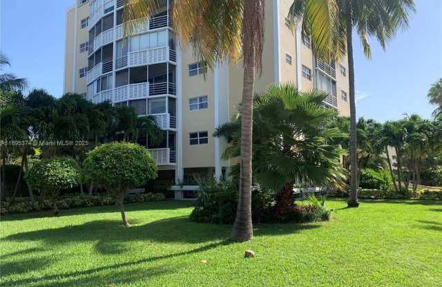 555 Crandon Blvd photos photos