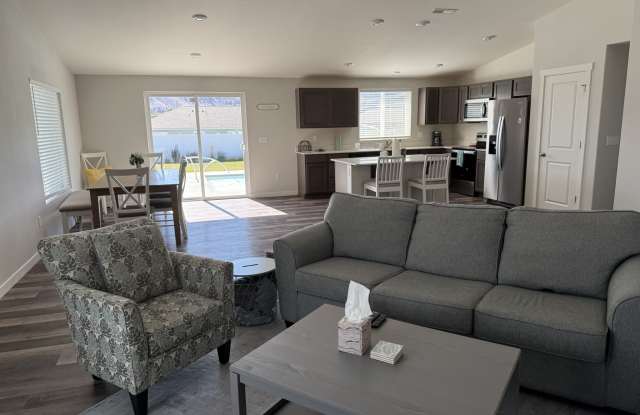 170 Manzanita Drive Gallery 2