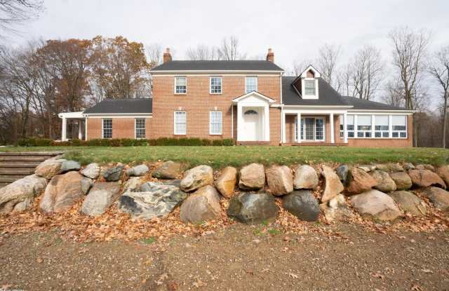 2401 E Brocker Road photos photos