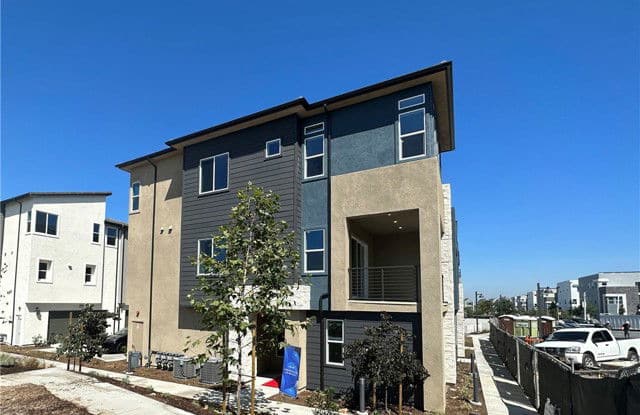 322 Tank - 322 Tank, Irvine, CA 92618