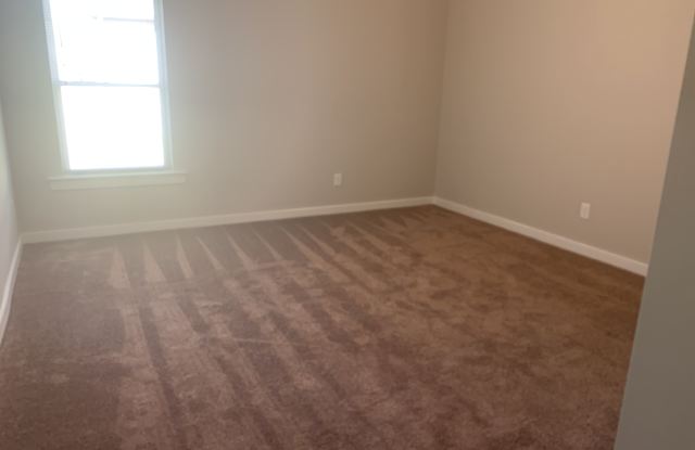 150 White Oak Circle Gallery 4