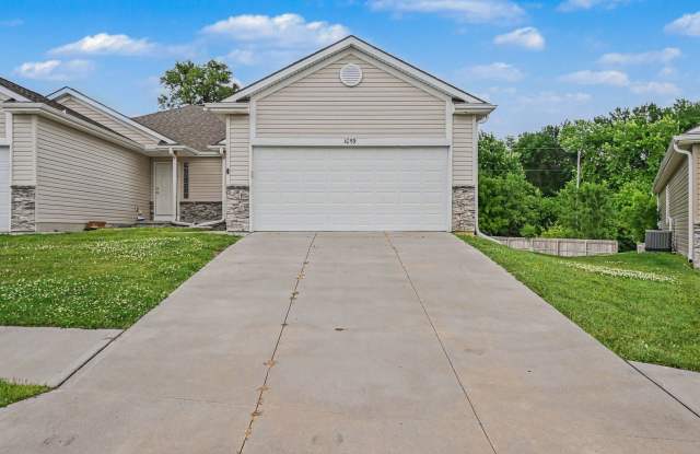 Great location, Just off Dodge and 168th! photos photos