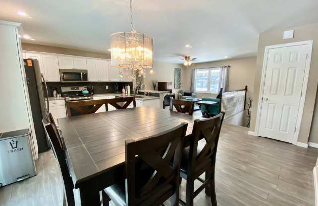 Saratoga Fully Furnished Home, Rent Today! - 8 Hathorn Boulevard, Saratoga Springs, NY 12866