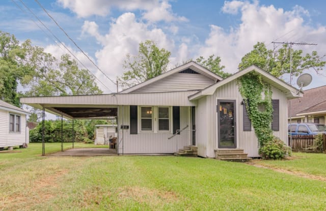 211 E Caldwell Street - 211 East Caldwell Street, Gonzales, LA 70737