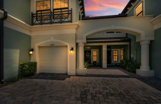 Beautiful executive Townhome Gallery 3