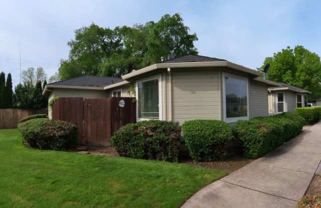 Charming 3 Bed 2 Bath Medford Townhome photos photos