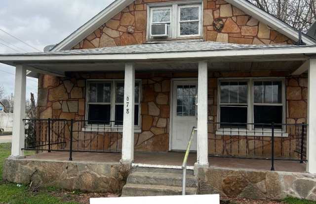 3 + BED HOME - 678 North Adams Avenue, Lebanon, MO 65536