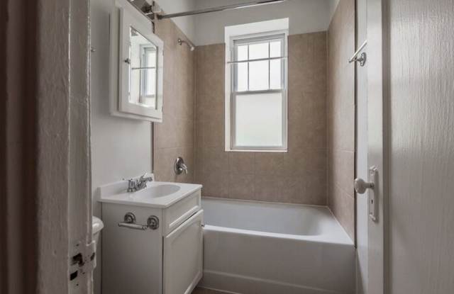 1604 West Berteau Avenue Gallery 4