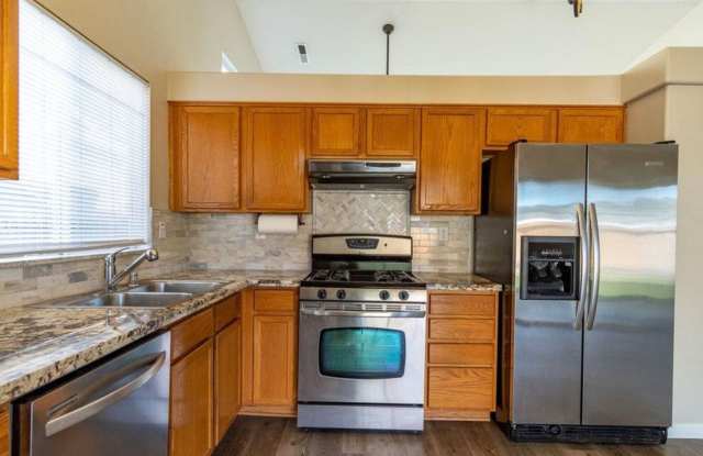 Charming 4-Bedroom Home in Hollister Gallery 4