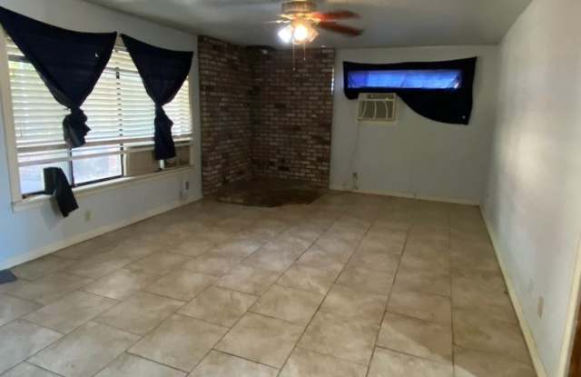 Charming 3BR House in Stockton Gallery 3