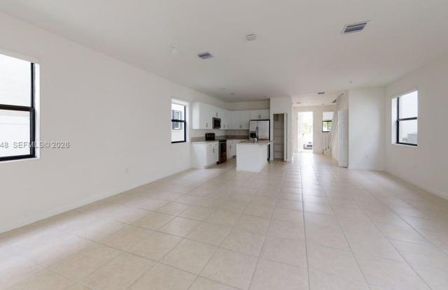 11035 W 35th Way 11035, Hialeah, FL 33018 Gallery 4