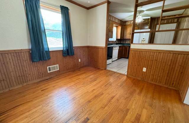 Roanoke County/ Vinton 3 Bedroom 1.5 Bath Gallery 4