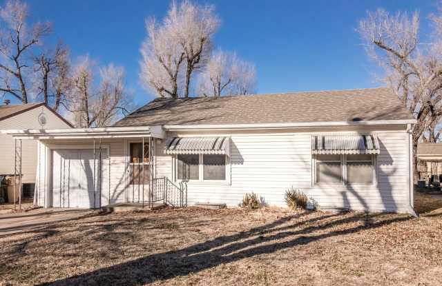 1218 E 10th - 1218 East 10th Avenue, Hutchinson, KS 67501