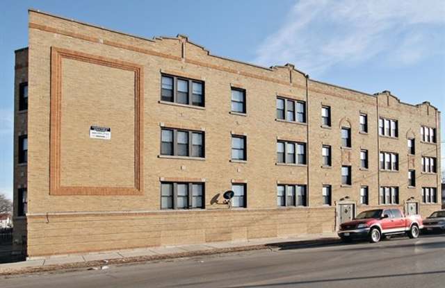 7057 Princeton Englewood Apartments Gallery 1