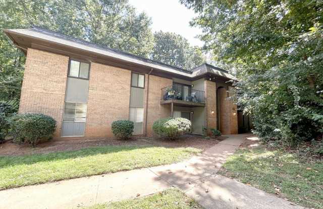 Spacious 3 Bed, 1 Bath Condo at Orchard Trace Gallery 1