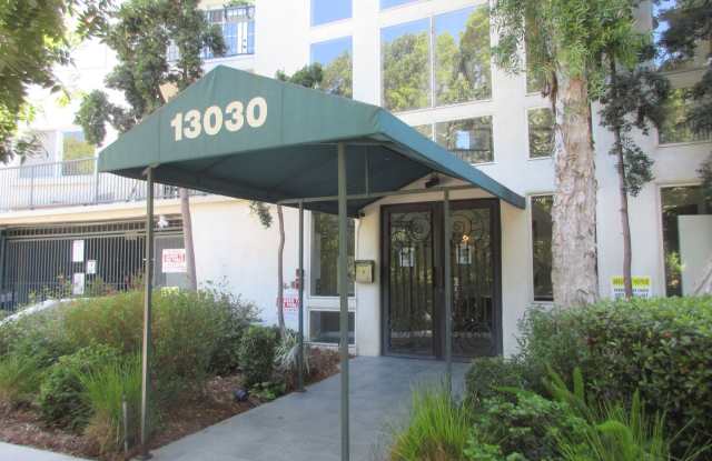 Beautiful Condo in the heart of Studio City - 13030 Valleyheart Drive, Los Angeles, CA 91604