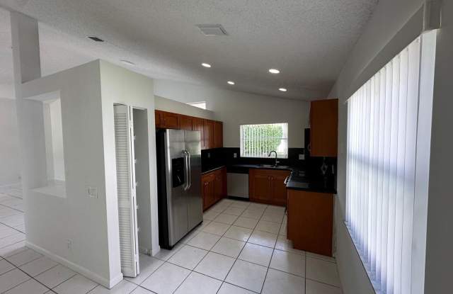 1051 Briar Ridge Road, Weston, FL 33327 Gallery 4