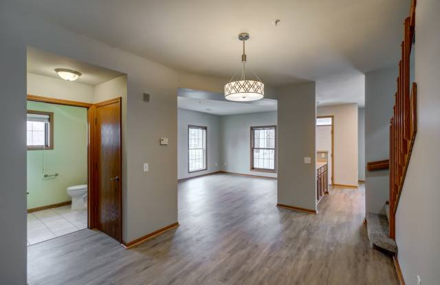 6025 Cottontail Trail Gallery 1