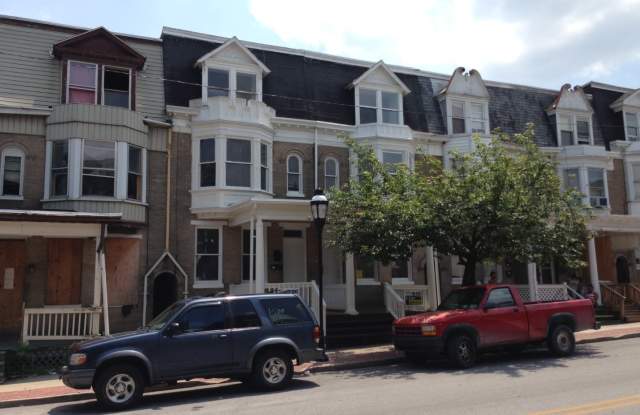 Second month HALF OFF! Rent-Video in pictures! 1st floor apartment West End of York City with Parking - 640 West Princess Street, York, PA 17401