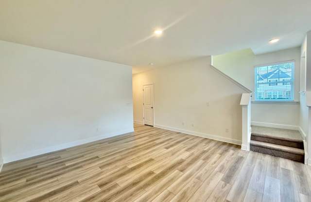 Newly Built 3BD, 2.5BA End-Unit Raleigh Townhome Near White Oak Crossing and Interstates Gallery 4