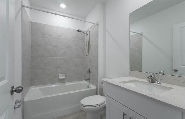 Brand New 6 Bedroom Gallery 4