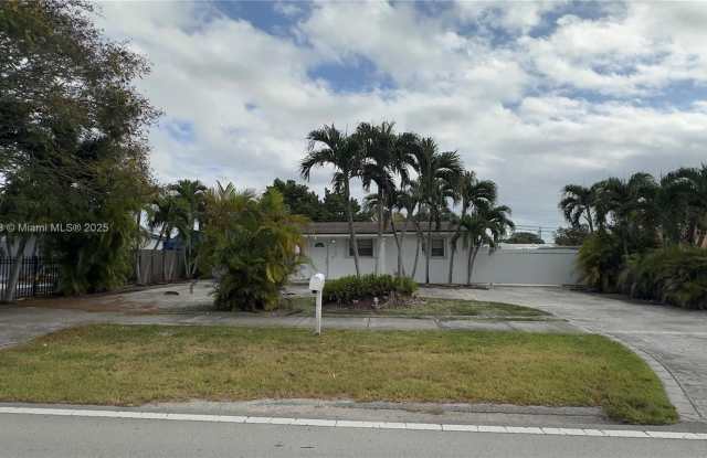 5125 SW 102nd Ave - 5125 Southwest 102nd Avenue, Olympia Heights, FL 33165