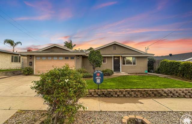 Gorgeous 3B/2BA Home in Chula Vista W/ W/D, A/C, Bonus Room, Covered Patio,  Pool! photos photos