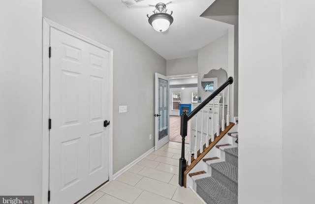 5011 WAPLE Lane Gallery 4