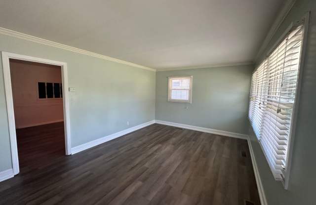 3BR/1BA Home for Rent in Lyndon - Fenced Back Yard & Garage! Gallery 3