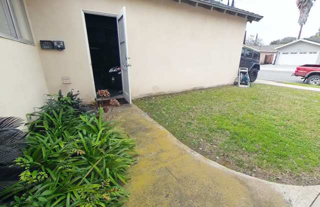 RARELY AVAILABLE- Your Campanile Oasis awaits!  POOL - flexible move in date Gallery 4