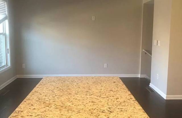 Room in 4 Bedroom Home at Ivy Vine Way photos photos