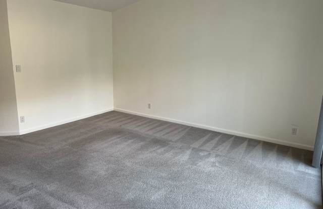 2bd/2ba PRIVATELY GATED COMMUNITY WITH POOL AND MORE ACROSS FROM UNION LANDING SHOPPING CENTER!!! Gallery 4