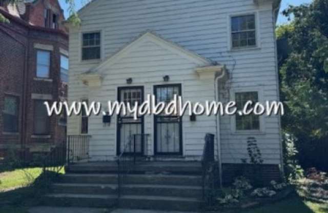 305 W. Creighton Ave. photos photos