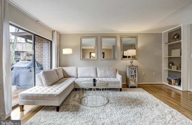 10803 DEBORAH DRIVE Gallery 4