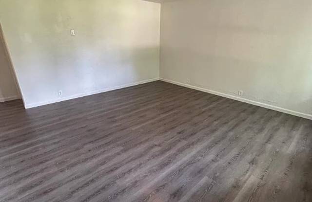 For Lease Gallery 3