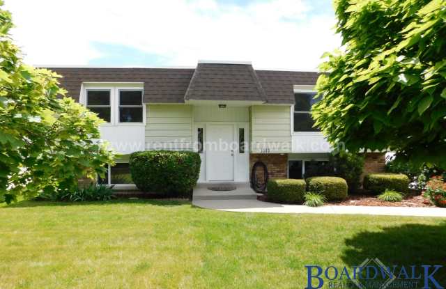 Amazing 3 Bedroom home with large maintained yard! - 3303 West Hector Drive, West Valley City, UT 84119