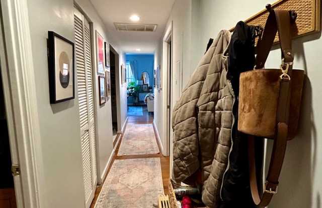 Beautiful Dupont 1Br w/ Historic Charm, 97 Walkscore! Gallery 3