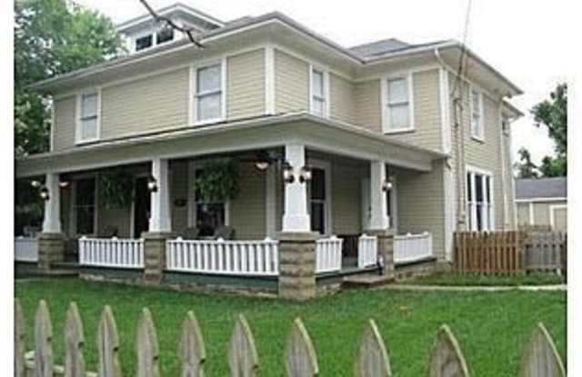 PRE-LEASING Historical Style Home Minutes from Campus and Downtown Fayetteville photos photos