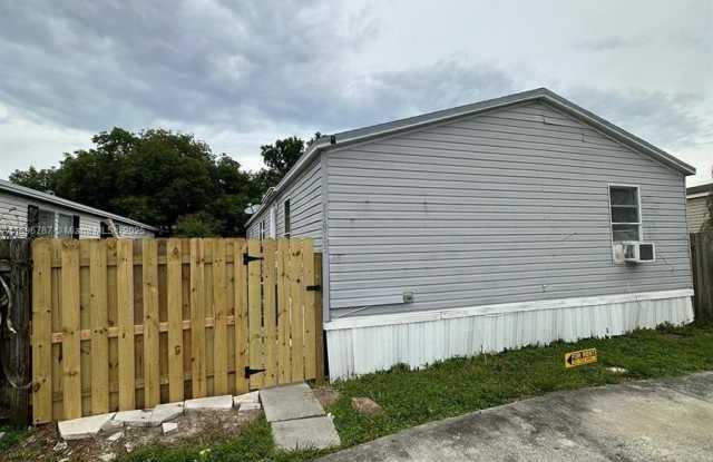 11863 Atlantic Cir photos photos