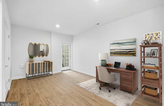 25170 MINERAL SPRINGS Circle Gallery 2