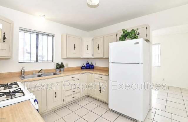 902 East Elm Street photos photos